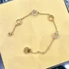 Luxe modeontwerper merk armband ingelegd met strass Letter Sign Gold-Pulated armbanden Spring buckle dames sieraden cadeau