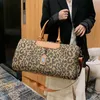 Duffle Bagss Ny Oxford -tyg Lätt en axelhandväska Trend Leopard Tryck stor kapacitet Business Travel Dual Use Short Distance Bag 230316