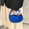 브랜드 패션 어깨 가방 여성 고품질 가죽 크로스 바디 백 트렌디 한 간단한 손목 작은 사각형 디자이너 핸드백