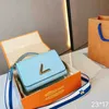 2023 Top Fashion Designer Bag Pu Letter Tote Bags Bolsas de mão de várias cores Bolsas de ombro lisas de luxo Bolsas de bolso para celular com aba rígida