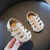 First Walkers Baby Sandals Summer Infant First Walkers Toddler Beach schoenen 1-3 jaar oude kleine lederen klompen Prewalkers schoenen 230323