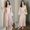 Vêtements de nuit pour femmes dames Sexy matin mariée soie Satin Robe avec plumes pour femmes pyjamas femme Sete 2 pièces chemise de nuit maison vêtementsWome