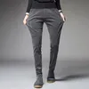 メンズジーンズ秋のファッションメングレイグリーンスリムフィットカジュアルコーデュロイパンツスタイルエラスティックスマートビジネスクラシック