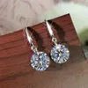 Charm 925 스털링 실버 다이아몬드 이어링 클래식 라운드 컷 Moissanite Eor Hook Earrings D 컬러 vvs1 여성 보석류 펜디스 Z0323