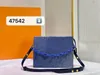 Designer handväskor poche toilette enkel axel handväska justerbara remmar dragkedja messager väska för kvinnor kedja totes påse denim blå duk m67692 crossbody