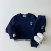 Kläder sätter Korea Toddler Baby Boys Gilrs Kläder sätter grundläggande bomullsbroderad björn sweatshirtjogger byxor set barn sport kostymer kläder 230323