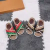 Kinderletter G Slippers Luxe ontwerper Brown Flat Sandals 2022 Zomer kinderen jongens meisjes merk gladde baby jeugd leer zomerschoenen peuters outdoor glijbaan