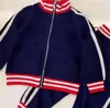 Conjuntos de ropa de diseñador para niños Nuevos chándales de estampado de lujo Jackets de letras de moda Joggers Casual Sports Style Sweinshirt Biños