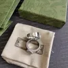 Anelli Popolari Fedi nuziali in argento Anelli Classic Designer Lettera Anello Bague Bijoux per uomini Donne Amanti delle feste Regalo Gioielli di fidanzamento Hig