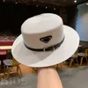 솔리드 컬러 숙 녀 비치 모자 크리에이 티브 밀 짚 모자 디자이너 활동 유행 여름 casquette 거꾸로 삼각형 편지 디자이너 모자 숙 녀 휴대용 PJ066 B23