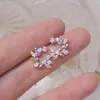 Encanto JUWANG Eleagant Exquisito Flor Mariposa Mujeres Pendientes Bling Shining AAA Zircon CZ Stud Pendiente Boda Joyería Colgante Z0323