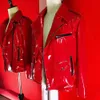 Мужской кожаный фальшивый бар ночной клуб мужской певец костюм красный черный патентный пальто панк -стиль мотоцикл мех