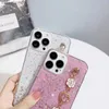 Custodie morbide in TPU con glitter a forma di cuore di fiori per Iphone 14 Pro Max 13 12 11 XR XS X 8 7 6 Plus con cinturino da polso Chian Bracciale di perle Cover di lusso in lamina di coriandoli con paillettes