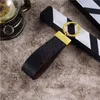 Mini Keychains for Men Women Designer Leather Keyring Trendy Bag Charms Letter Portachiavi Ladies Purse Pendant prägling Key Chain Plated Gold Lanyard PJ068 Q2