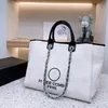 Kvinnor Luxury Handväskor Designer Beach Bag Bag Top Quality Fashion Knitting Purse Axel Stor tote With Chain Canvas Shopping Bag 01ESS