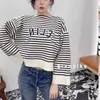 Camisolas femininas Designer do início do outono Bordado patch letra Black e White Stripe Sweater Loose Pullover casual Top Moda JS8C