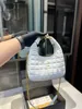 Kabartma Lüks Kadın Çanta Crossbody Omuz Çantası Yüksek Kaliteli Ürünler Üretildi Havyar Dana Derisi Çanta baget tasarımcı çantası bandbag zincirleri 20cm