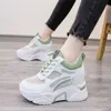 Kledingschoen modehoogte toenemende casual schoenen dames platform mesh wiggen sneakers sport gym lopend hardloop vulcanize 230324