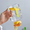 زجاجة ماء سعة كبيرة في الهواء الطلق للياقة البدنية الزجاجة الزجاجة ماء كوب القش متدرج ملون أكواب المياه البلاستيك مع علامة الوقت p230324