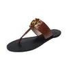 Europa och Amerika kvinnors läder tofflor flip-flops metallkedja sommar sandaler strandskor modeklipp tå flip-flops