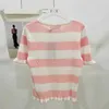 T-shirt femme Designer Dearly printemps nouveau stylepink fille sérielettre jacquard rayure contraste col rond tricot t-shirt pour minceur et vieillissement EINO