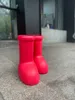 2023 MSCHF Män kvinnor Rain Boots Designers Big Red Boot Thick Bottom Non-Slip Booties Rubber Platform Bootie Fashion Astro Boy Storlek 35-44 GW4