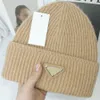 Beanie Tasarımcı Beanie Bonnet Şapka Kova Şapka Tasarım Kış Şapkası Şapka Lüks Bahar Kafatası Kapakları Kış UNISEX KASA KAVAM MEKTUPLARI SICAK TAKIM