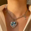 Naszyjniki wiszące 2023 Moda Vintage Nieregularny naszyjnik perłowy dla kobiet eleganckie metalowe błękitne serce biżuteria na imprezę