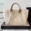 Kvinnor Luxury Handväskor Designer Beach Bag Bag Top Quality Fashion Knitting Purse Axel Stor tote With Chain Canvas Shopping Bag 01ESS