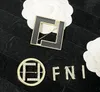 23SS Fashion Brand Letter Designer Spegnere alte lettere perni da bavaglio Donne uomini Crystal Pearl Pin Metel Metal Accessori Giftlry Regalo con francobollo di figura