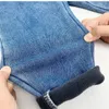 Jeans Kinderkleding Winter jeans klassieke broek veelzijdige denim jeans fleece voering casual broek bodems thermische jongens jeans 130 230324