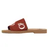 2023 Designer Sandals Woody Women Women Beach Sandálias Mulas planas lâminas de letreting de tecidos de tecidos de letreiros de verão