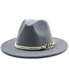 Stikte rand hoeden wol fedora hoed voor vrouwen chapeau zwarte hoeden met ketting mannen eenvoudige brede runder herfst vrouwelijke caps mode jazz top cap groothandel 230324