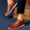 Elbise ayakkabılar erkek spor ayakkabılar oyulmuş düz ayakkabılar adam deri yumuşak dantel yukarı brogue ayakkabılar açık ışık ayakkabıları zapatos casuales de los hombres 230324