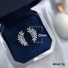 Stud -oorbellen trendy blad zilveren kleur volledige witte cz stenen verklaring voor vrouwen feest dagelijkse slijtage sieraden drop -schip