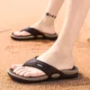 Slipare säljer sommarmän tofflor strand flip-flops massage sandaler bekväma manliga casual skor mode man flip flops skor 230324
