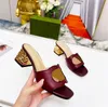 Designer mulheres sandálias Hollow Out Selppers Slippers Gold Heel Sandal Leather Slippers Fomens Dress Shoespen Toe Slides grossos Tamanho 35-44