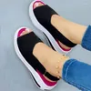 Sandaler kvinnors sommar 2023 mode andas elegant bekväm kvinna mjuk slip på skor kvinnliga skor