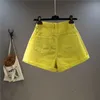 Kvinnors shorts sommar rose rosa denim shorts kvinnors godis färg bred ben krullade tunna jeans byxor mode damer sexiga gula bottnar 230325