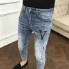Jeans masculinos designer designer quente diamante impressão quebrada buraco líquido vermelho slim fit pés coreano marca de moda azul nove pontos outono novo m2mi fgxf
