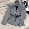 Abito a due pezzi 2023 Office Lady 2 Blazer Set Cintura in metallo con risvolto Giacche da completo a vita alta Gonna a pieghe scozzese grigio Abiti eleganti 230324