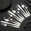 Ensembles de vaisselle 16pcs Ensemble en argent haut de gamme Poignée sculptée Vaisselle en acier inoxydable Couteau Fourchette Cuillère Couverts Passe au lave-vaisselle Couverts