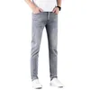 Jeans para hombre Diseñador Europeo Verano de gama alta Jeans bordados Tendencia de moda gris Pantalones rectos elásticos delgados CZ84