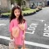 Vestidos de menina Crianças de verão Crianças de manga curta para meninas camisetas bege rosa com grande arco