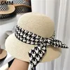 Stingy Brim Hats Fashion Womens Wide Sun Foldble Floppy Straw Hat With Plaid Ribbon Summer UV Protection Holiday Sunscreen Beach Cap 230325