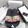 Designer Slides Herr Dam Tofflor Mode Lyx Blommor Tofflor Läder Gummi Flats Sandaler Sommar Beach Skor Loafers Utrustning Bottom sliders EUR 36-46