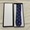 Luxo New Designer Letra masculina de Yeary 100% gravata de seda Black azul Aldult Jacquard Party Wedding Business Terceness Fashion Design Hawaii Neck Ties With Box 1146