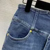 Damesjeansontwerper 2023 NIEUW OVERGERVERDE TRANGLE LABEL ROOD ROD ROD STRIPE DRIE KNOP HOGE TAIUS SLIM ELASTISCHE LEGINGS XA37