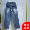 Jeans pour femmes Designer 23 Début du printemps Nouvelle poche arrière Rouge Vert Ruban Chaîne Cheval Rue Boucle Taille Haute Jambe Droite Femme ZUZS