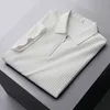 Polos męski Wysokiej jakości luksusowy Paul Top Ice Silk Short Sleved Polo Shirt Męski Lapel Summer Summer High-end Casual Stripe Knitte T-shirt 230325